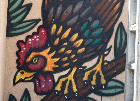Detalle de un gallo de la obra