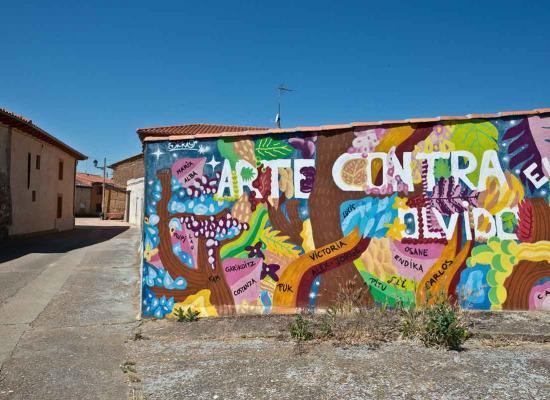 Vista completa de la obra Arte contra el olvido