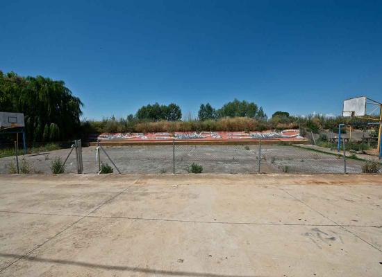 Vista campo de fútbol donde se encuentra la obra El miedo del portero al penalti