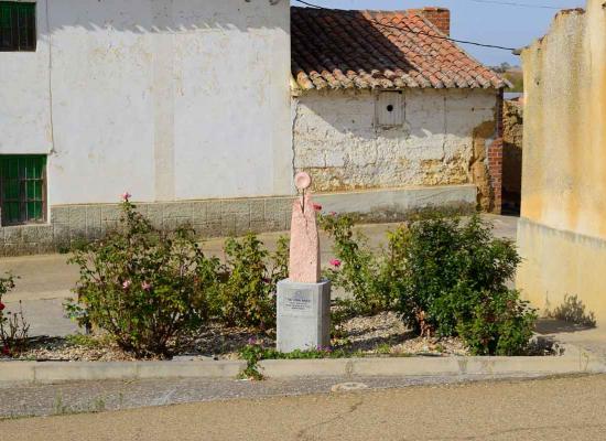 Vista de ubicación de escultura Vida herida