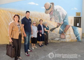Alcaldes de la comarca se reúnen en La Torre del Valle para trasladar a sus municipios la galería de arte al aire libre